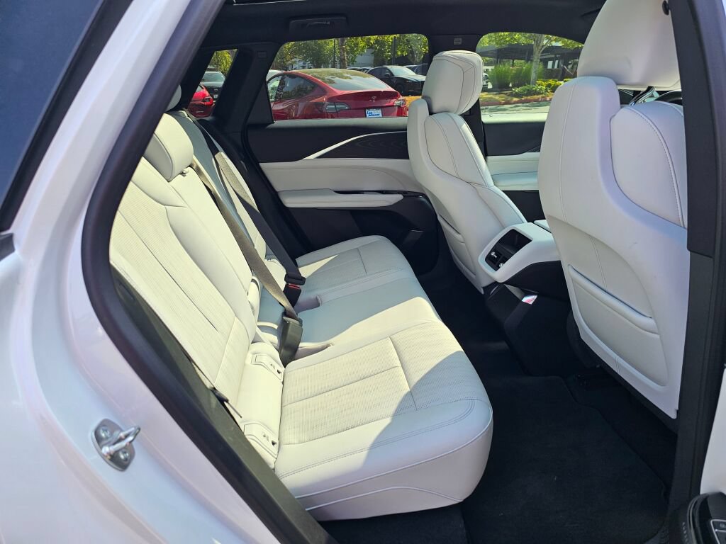 Used 2024 Cadillac Lyriq Luxury AWD/4WD image 28