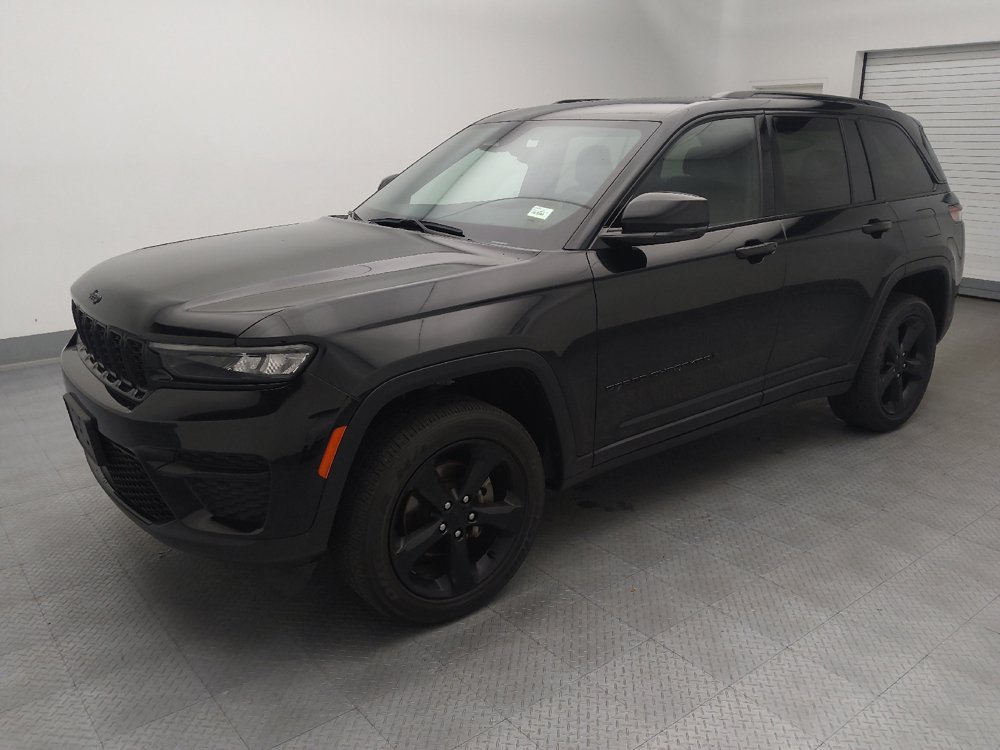 Used 2023 Jeep Grand Cherokee Altitude AWD/4WD image 2