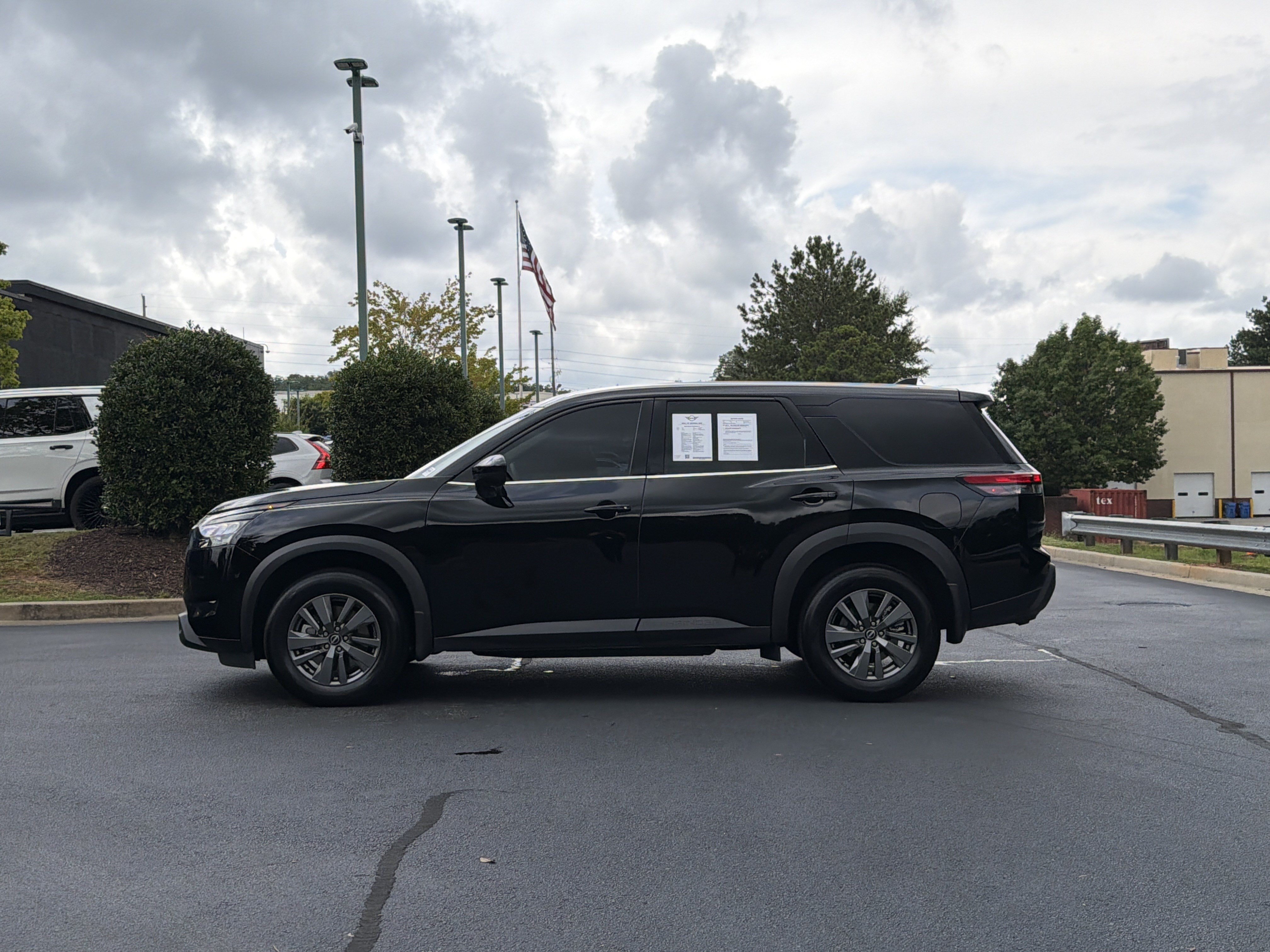 Used 2025 Nissan Pathfinder S AWD/4WD image 14
