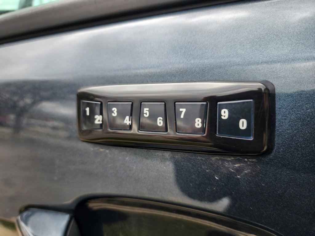 Used 2019 Chevrolet Colorado ZR2 image 9