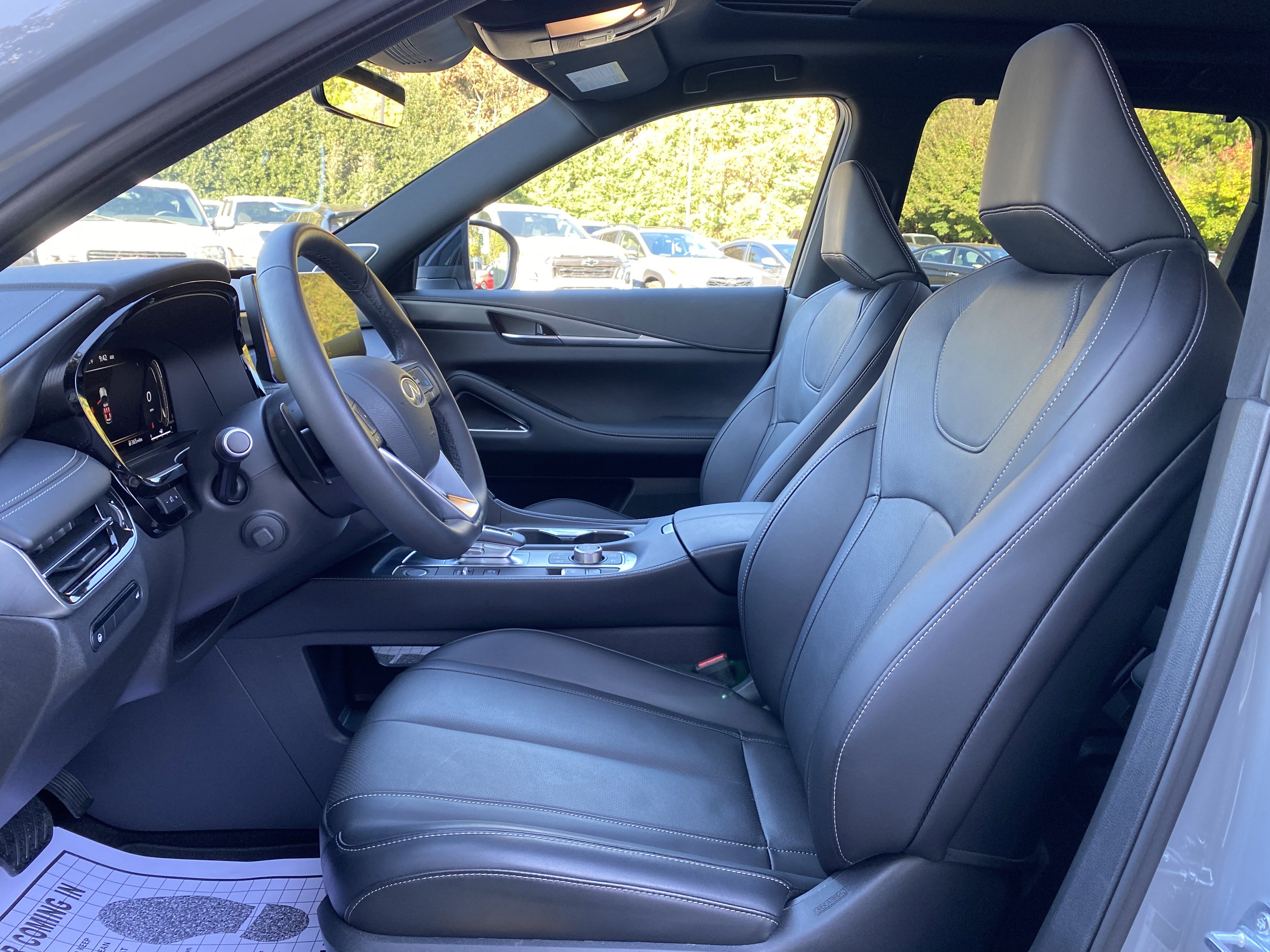 Used 2025 INFINITI QX60 Luxe w/ Black Edition image 13