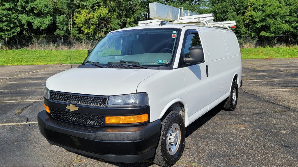 Used 2021 Chevrolet Express 2500 w/ Driver Convenience Package RWD image 3