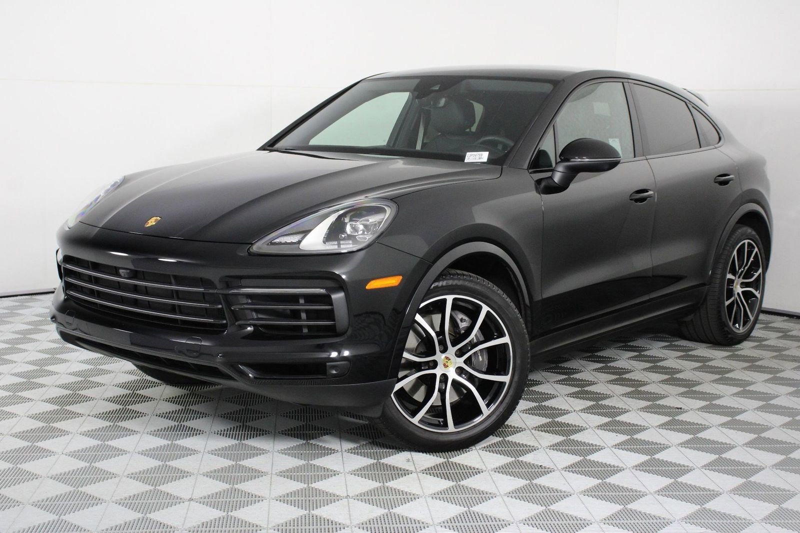 Certified 2023 Porsche Cayenne Platinum Edition image 35