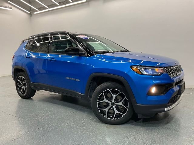 Used 2025 Jeep Compass Limited AWD/4WD image 2