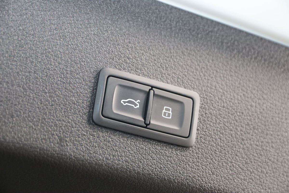 Used 2020 Audi e-tron Premium Plus AWD/4WD image 45
