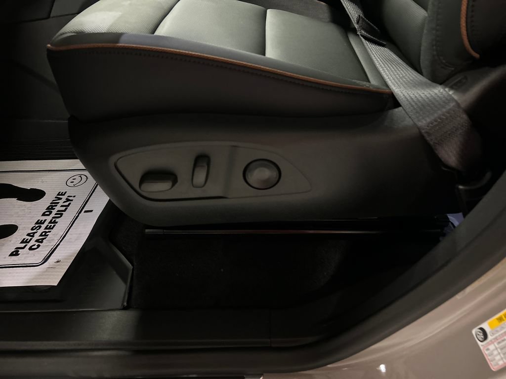 New 2027 GMC Acadia AT4 w/ Luxury Package AWD/4WD image 11