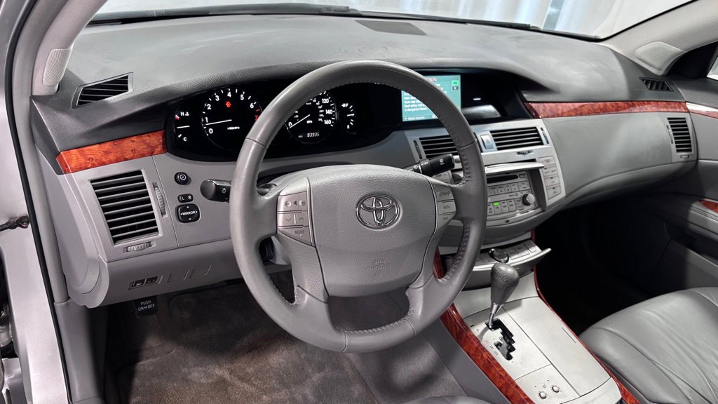 Used 2005 Toyota Avalon XLS image 9