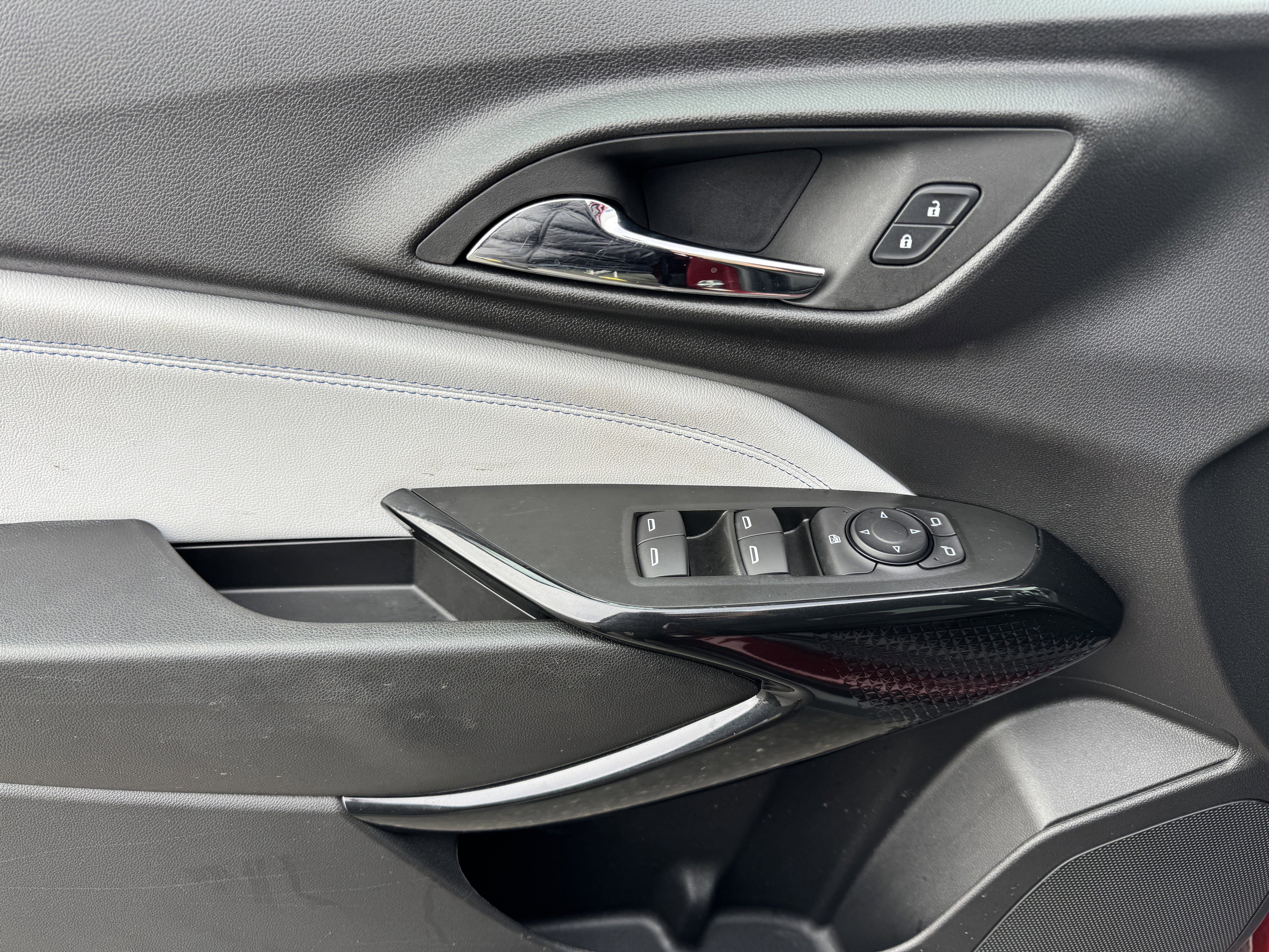 Used 2025 Chevrolet Trax LT image 10