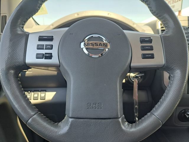 Used 2016 Nissan Frontier SL w/ Moonroof Package AWD/4WD image 18