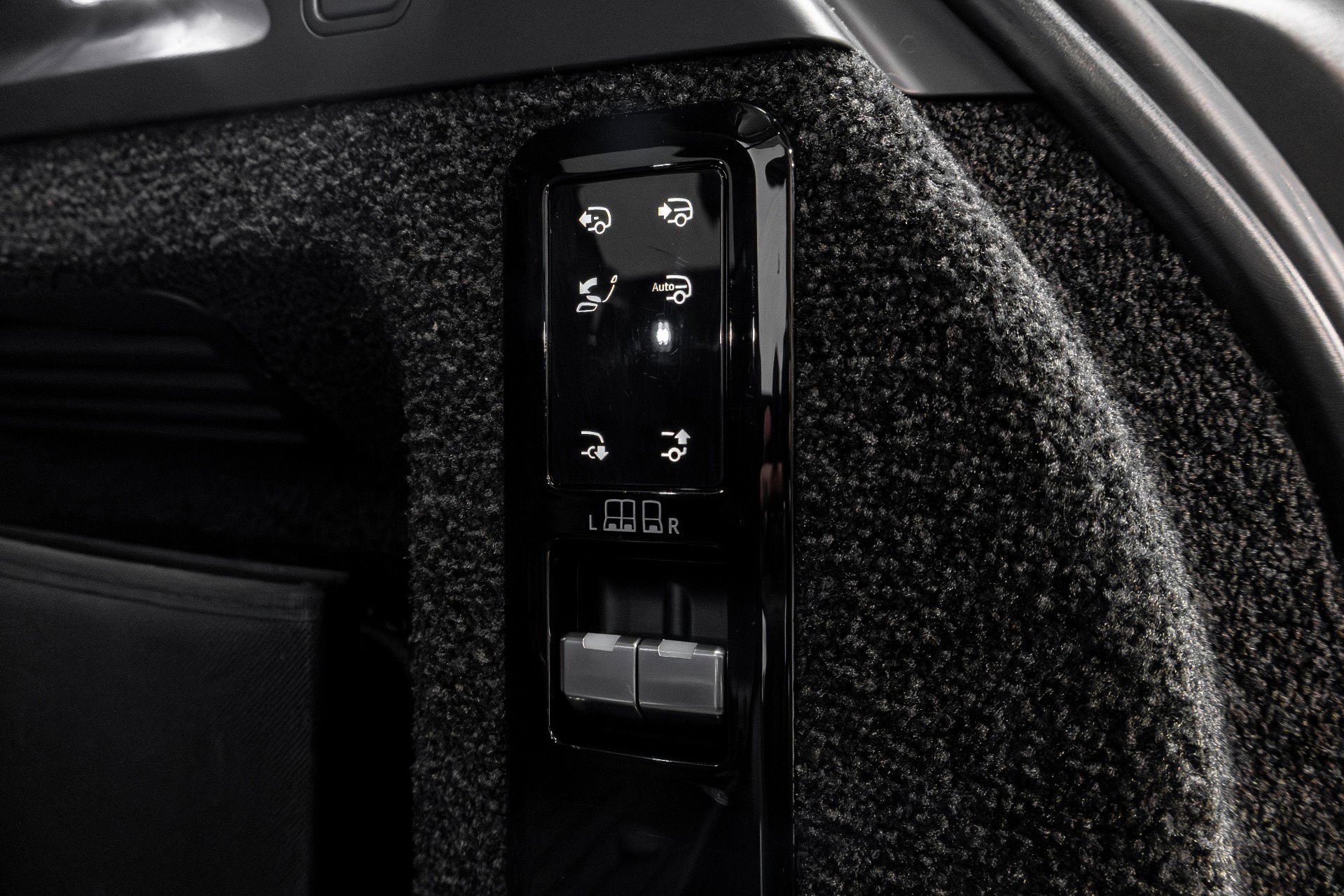 Used 2023 Land Rover Range Rover Autobiography image 46