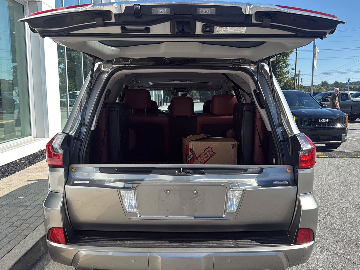 Used 2016 Lexus LX 570 4WD w/ Luxury Package image 23