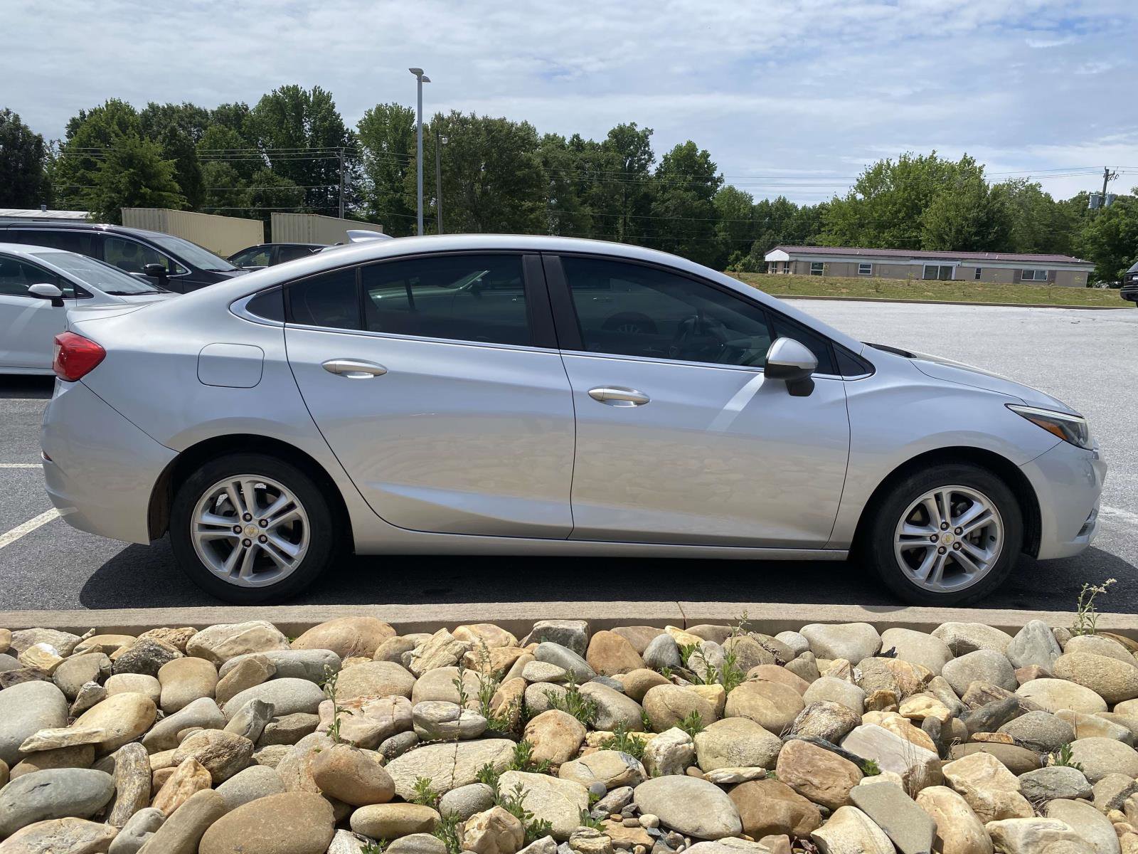 Used 2017 Chevrolet Cruze LT FWD image 8