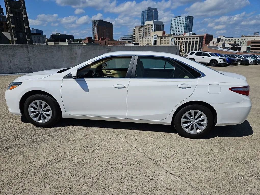 Used 2017 Toyota Camry LE image 13