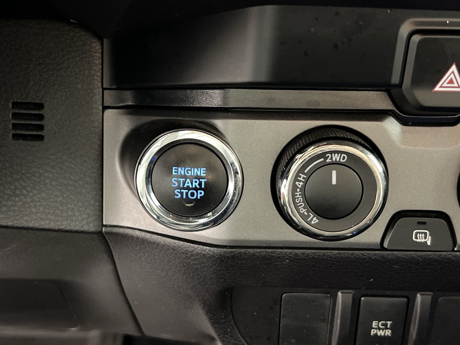 Used 2020 Toyota Tacoma TRD Off-Road AWD/4WD image 33