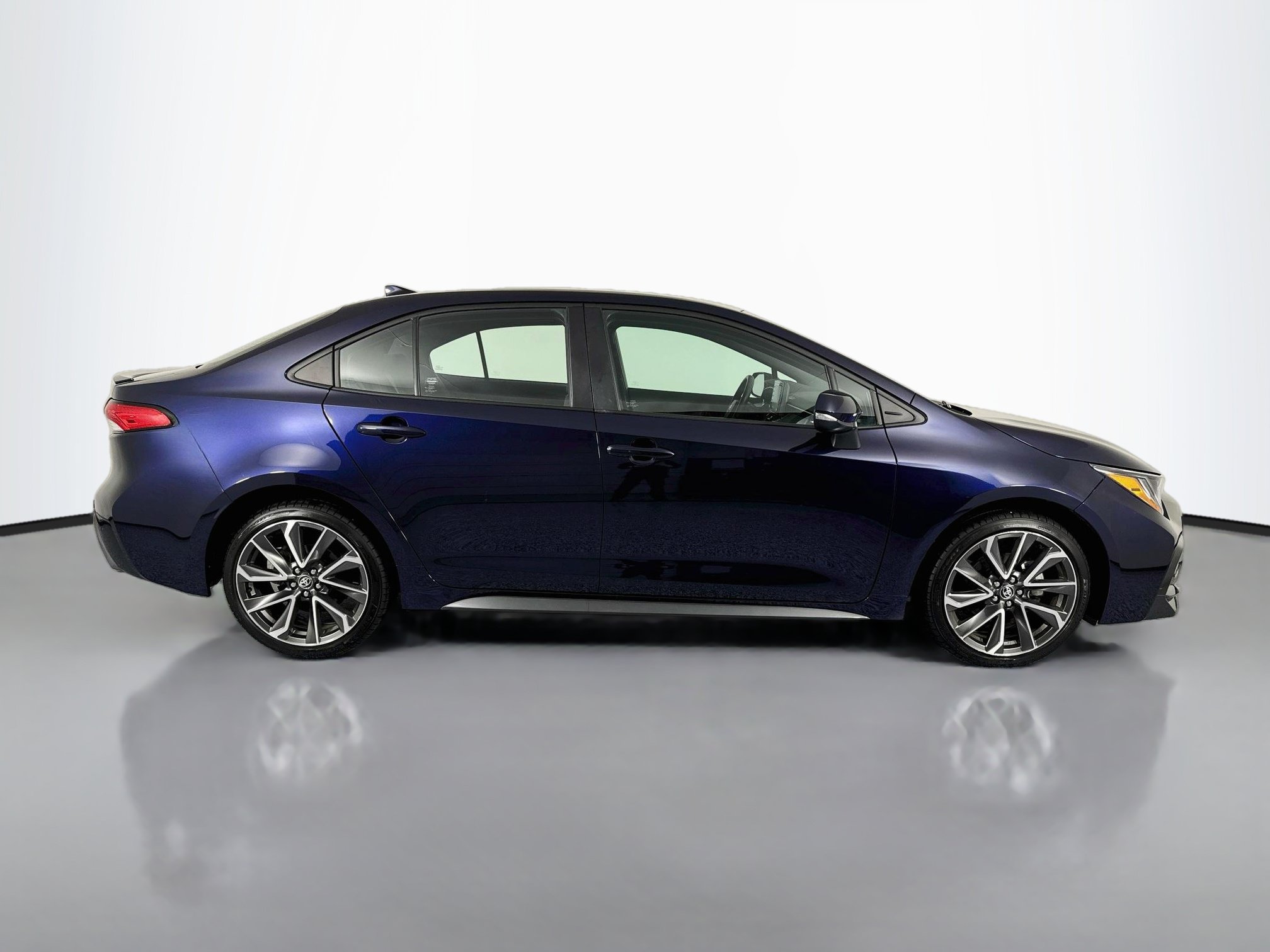 Used 2022 Toyota Corolla SE w/ Carpet Mat Package (TMS) FWD image 4