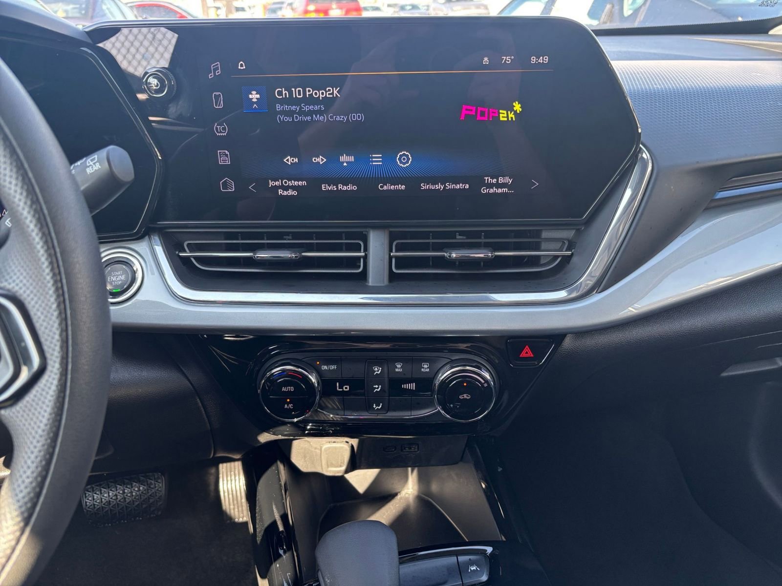 Used 2025 Chevrolet Trax LT FWD image 17