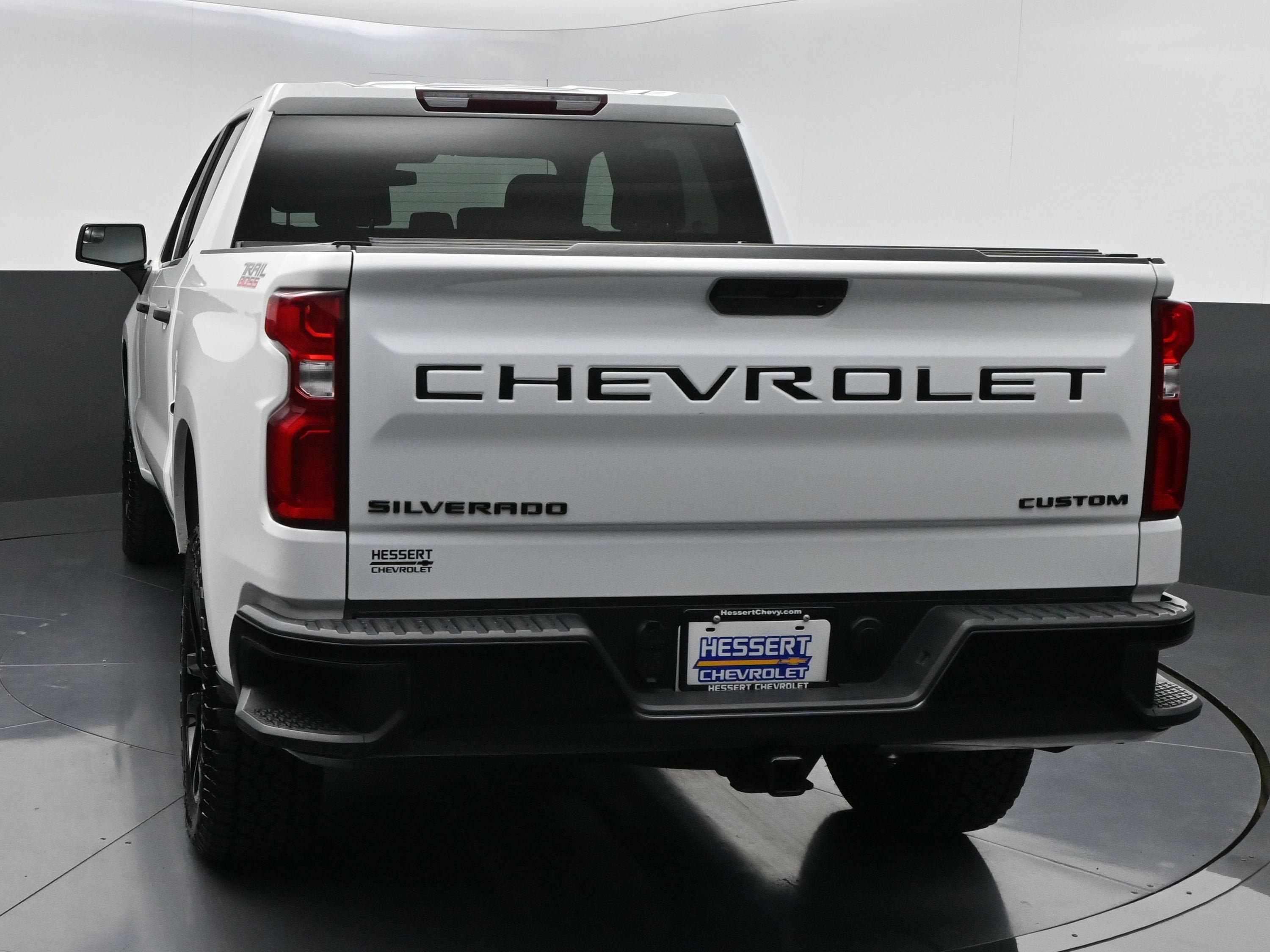 Used 2022 Chevrolet Silverado 1500 Custom Trail Boss w/ LPO, Dark Essentials Package AWD/4WD image 6