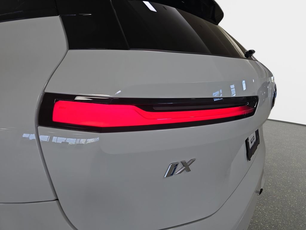 Used 2024 BMW iX xDrive50 w/ Sport Package image 33