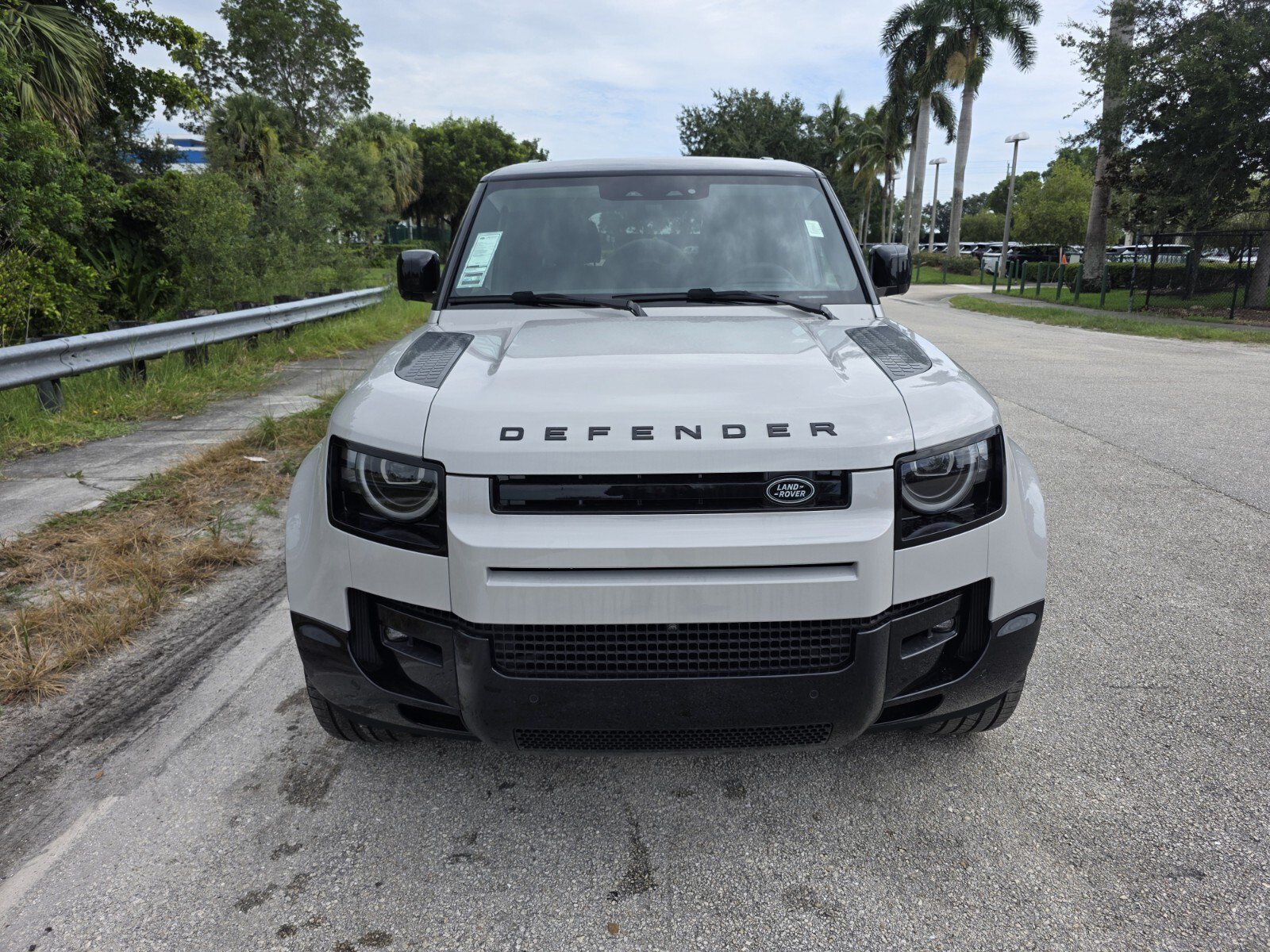 New 2026 Land Rover Defender 130 X-Dynamic SE AWD/4WD image 8