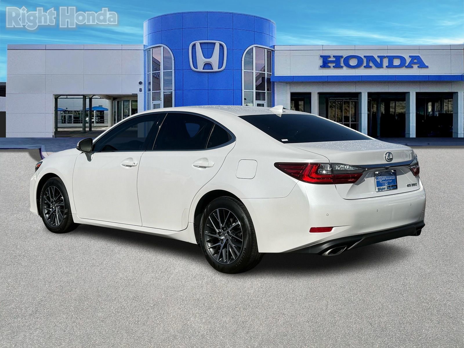 Used 2017 Lexus ES 350 w/ Premium Package image 4