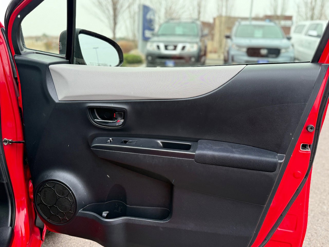 Used 2013 Toyota Yaris LE image 38