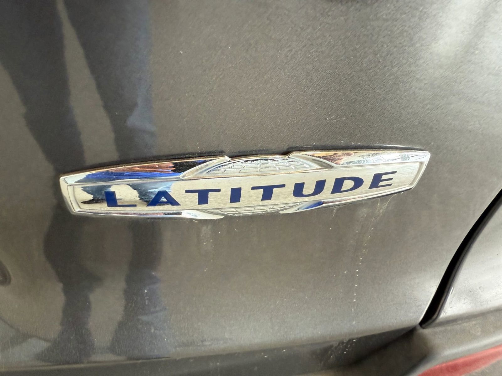 Used 2019 Jeep Cherokee Latitude Plus w/ Comfort/Convenience Group image 9