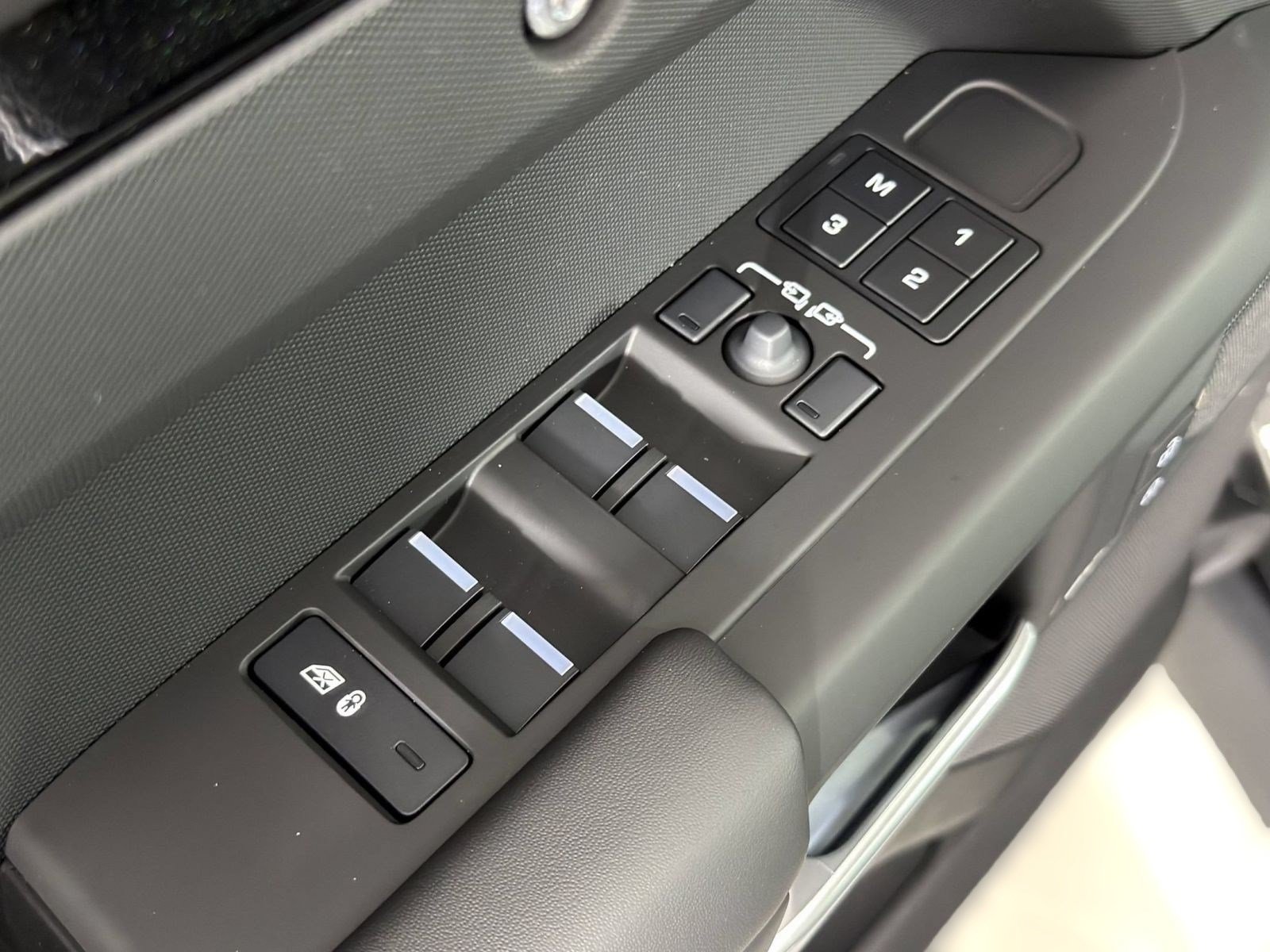 Used 2026 Land Rover Defender 110 S AWD/4WD image 21