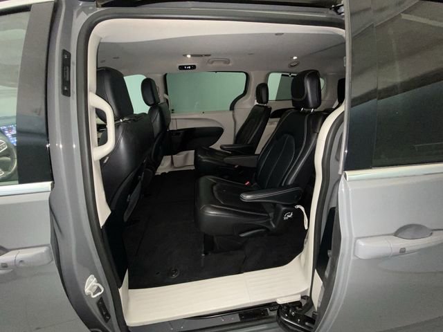 Used 2022 Chrysler Pacifica Touring-L FWD image 21