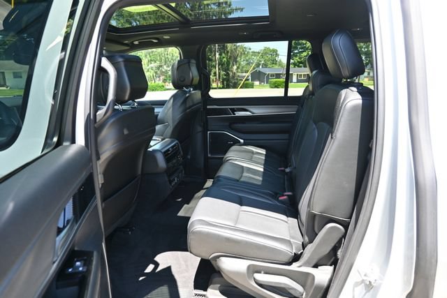 Used 2024 Jeep Wagoneer Series II AWD/4WD image 25