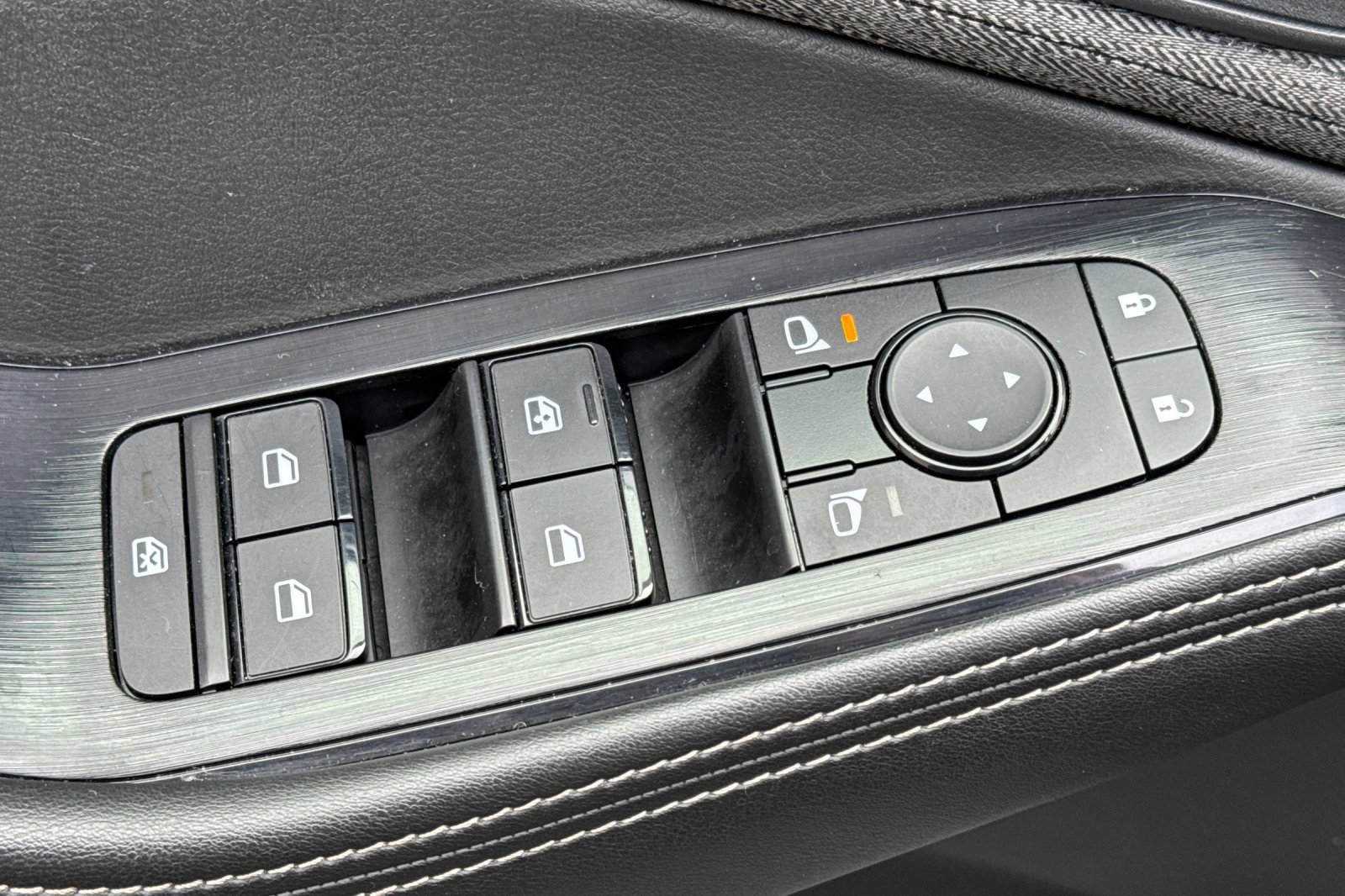 Certified 2023 Nissan Rogue SV image 12