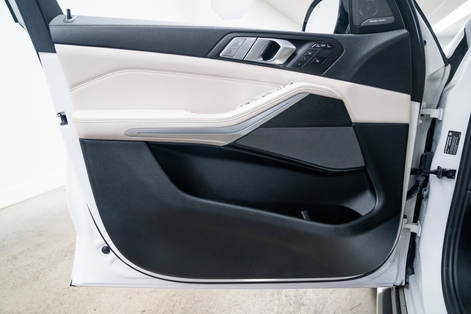 Used 2021 BMW X7 xDrive40i w/ M Sport Package image 17