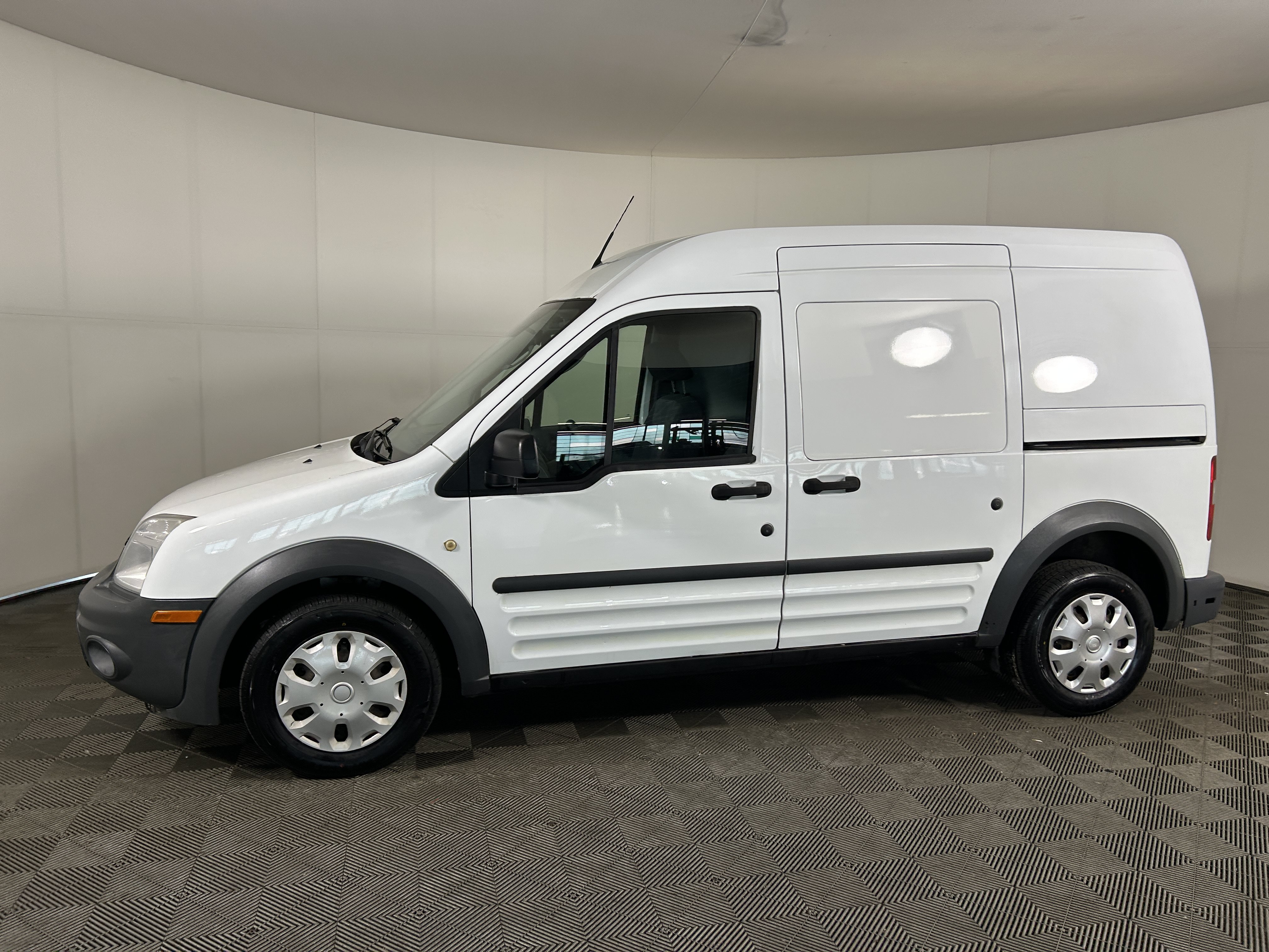 Used 2013 Ford Transit Connect XL FWD image 2