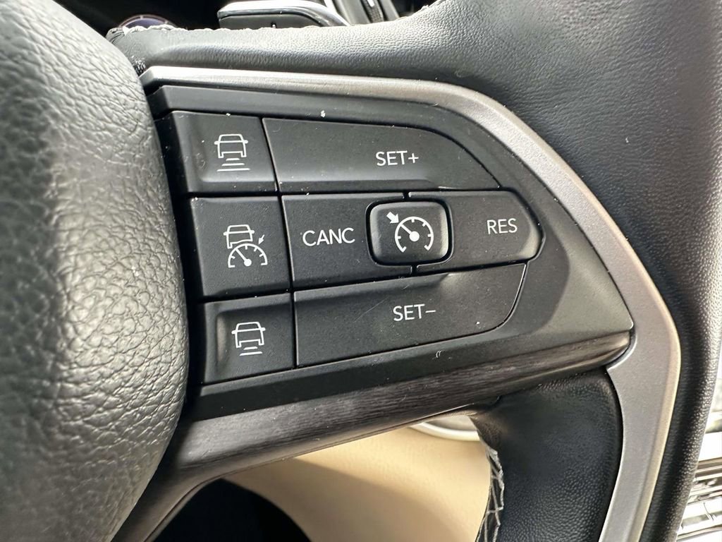 Used 2022 Jeep Grand Cherokee L Limited AWD/4WD image 20