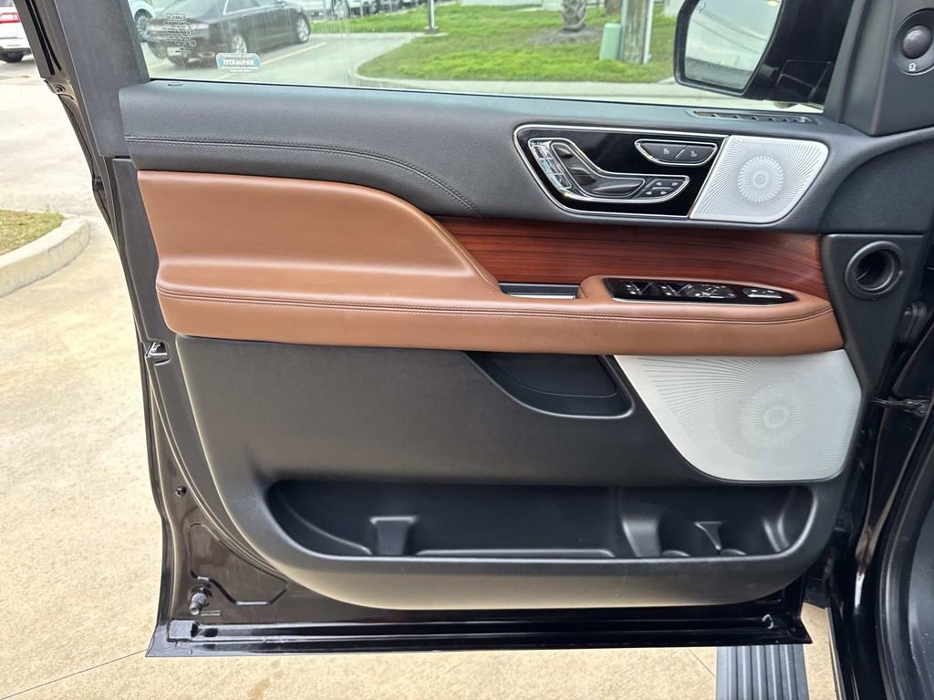 Used 2022 Lincoln Navigator L Reserve image 21
