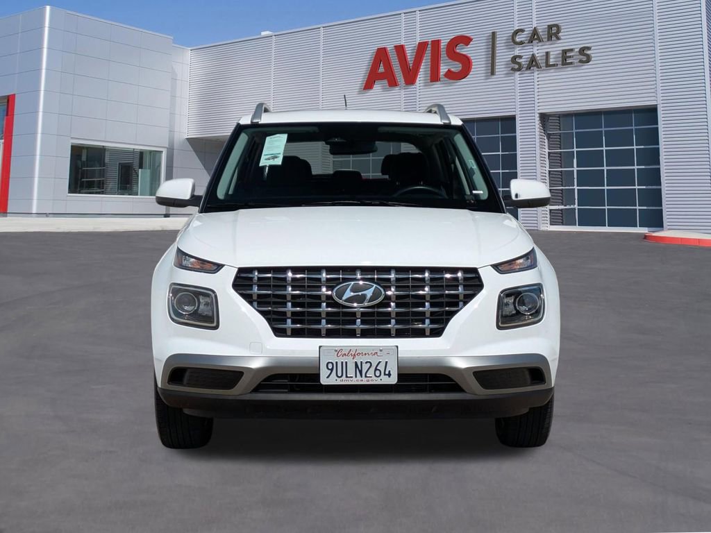 Used 2025 Hyundai Venue SEL FWD image 2