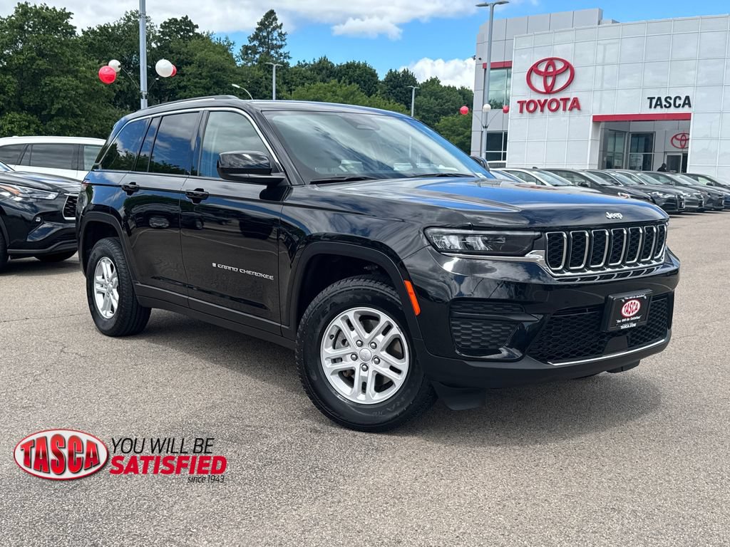 Used 2023 Jeep Grand Cherokee Laredo AWD/4WD image 1