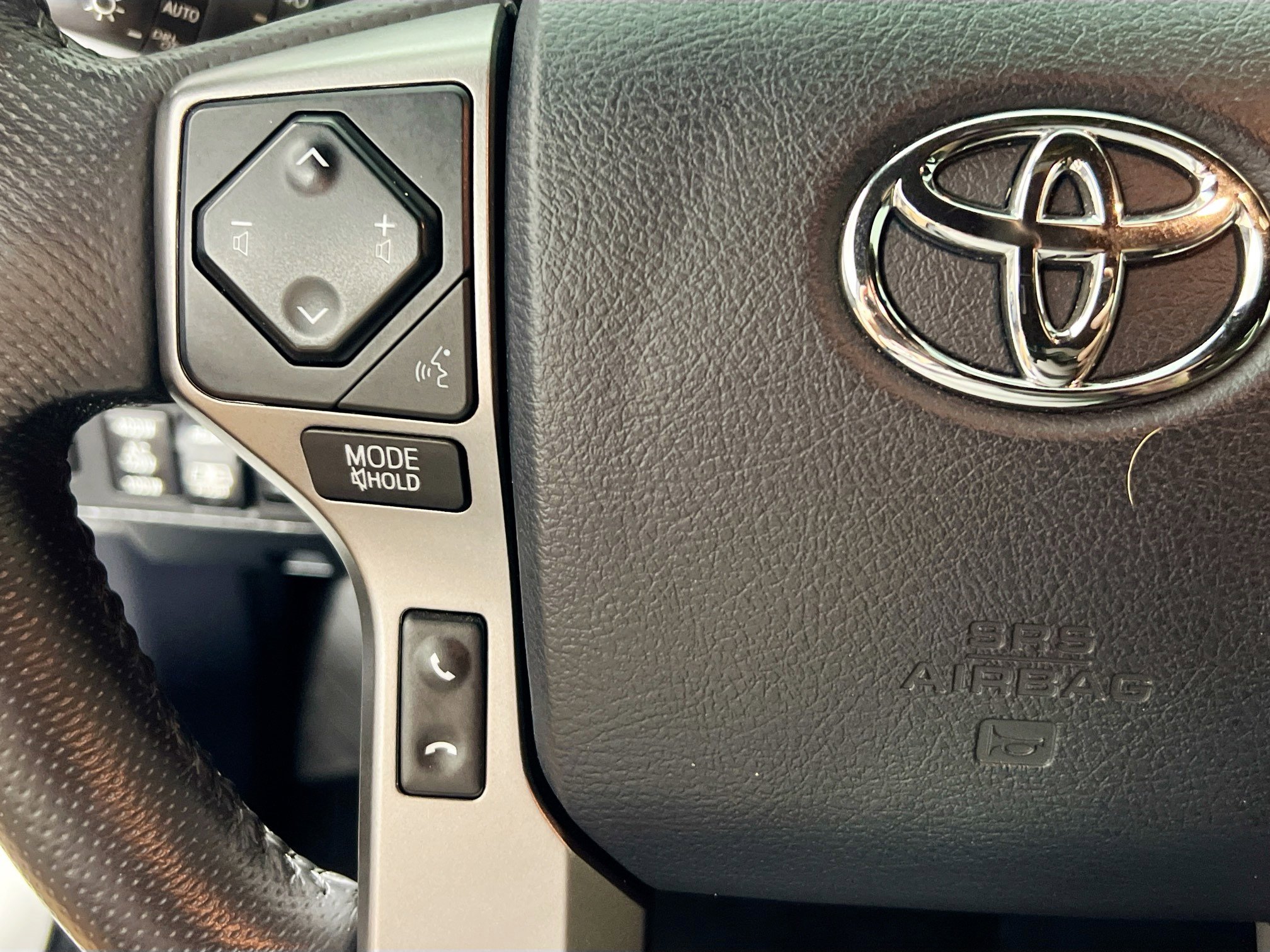 Used 2017 Toyota Tacoma Limited image 18