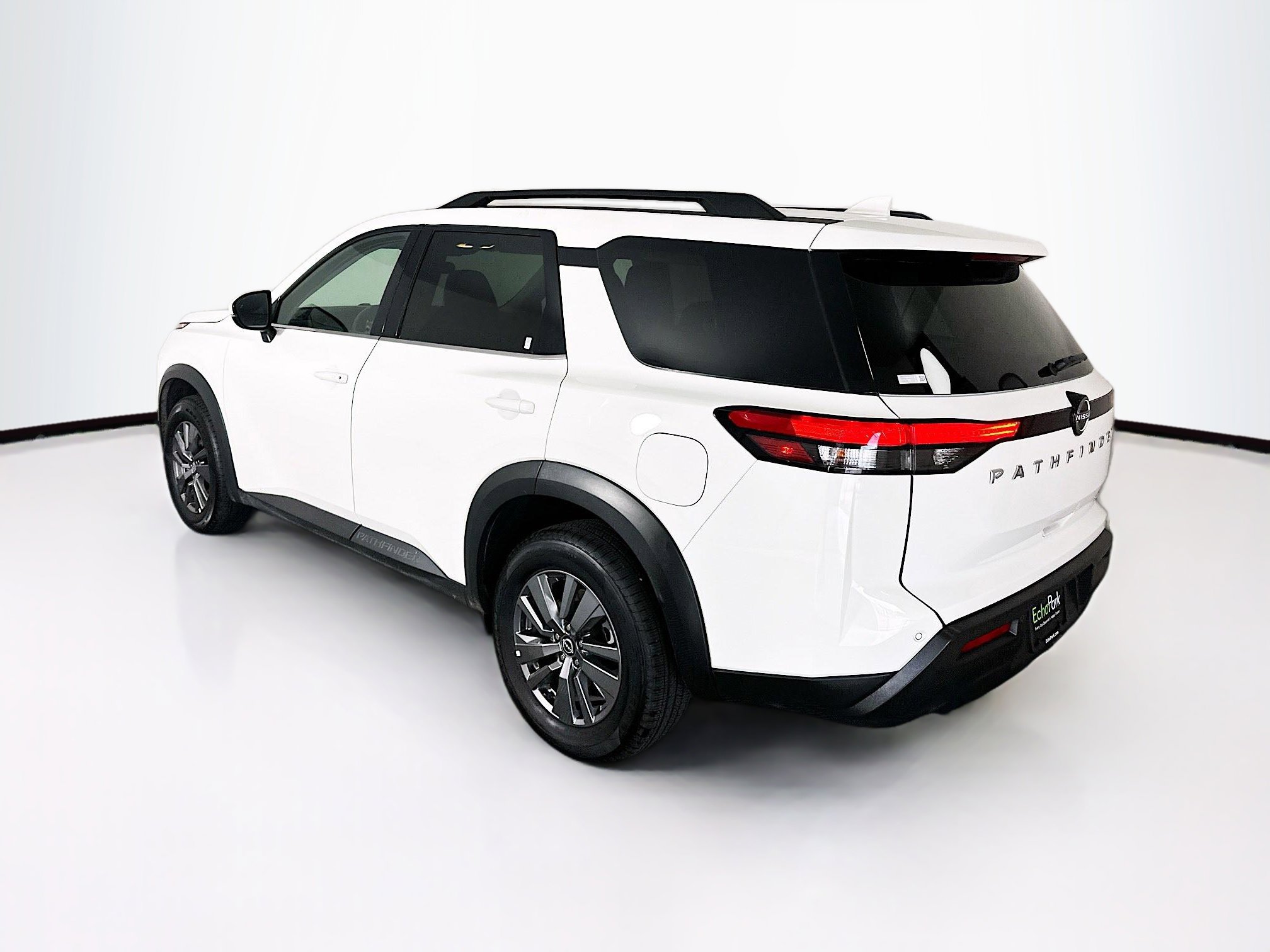 Used 2025 Nissan Pathfinder SV image 5