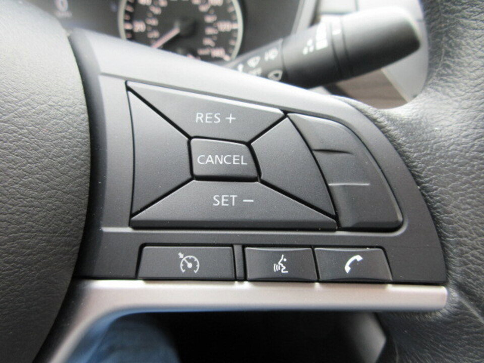 Used 2024 Nissan Altima 2.5 SV image 14