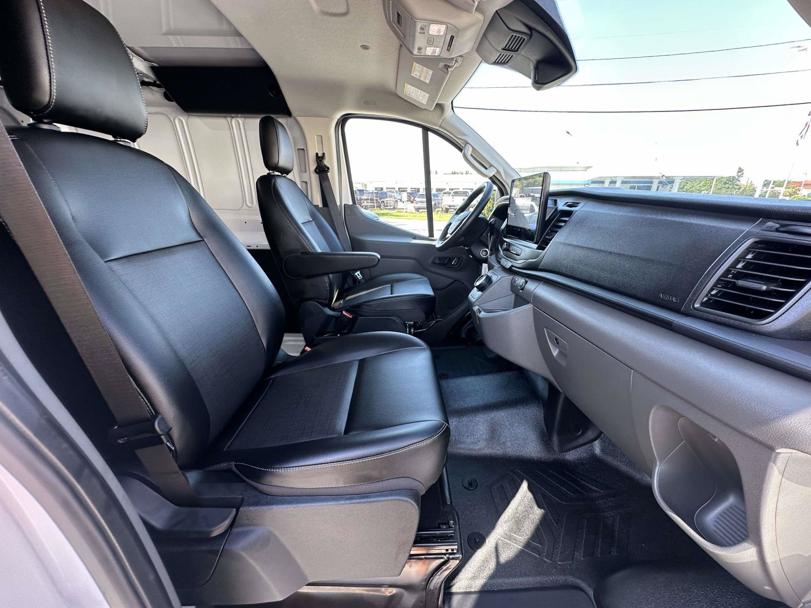 Certified 2023 Ford E-Transit Low Roof RWD image 25