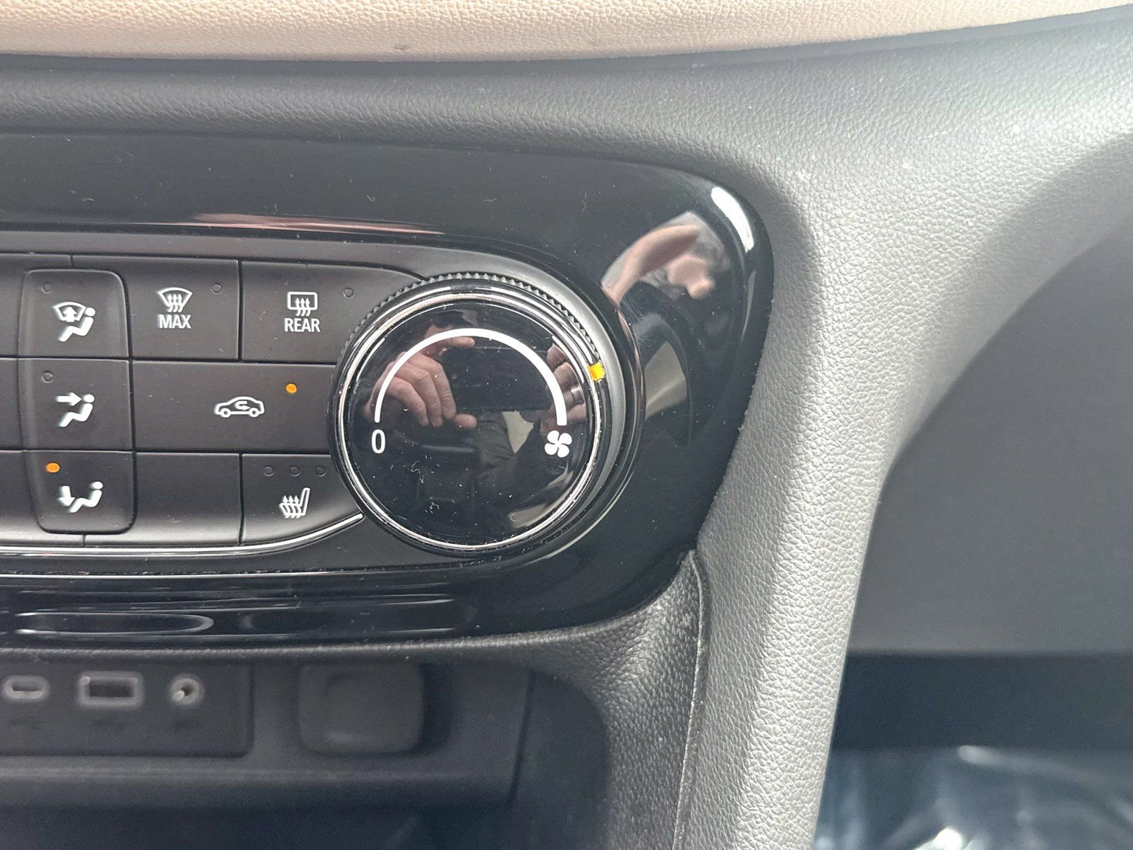 Used 2023 Buick Encore GX Preferred w/ Cold Weather Comfort Package image 32