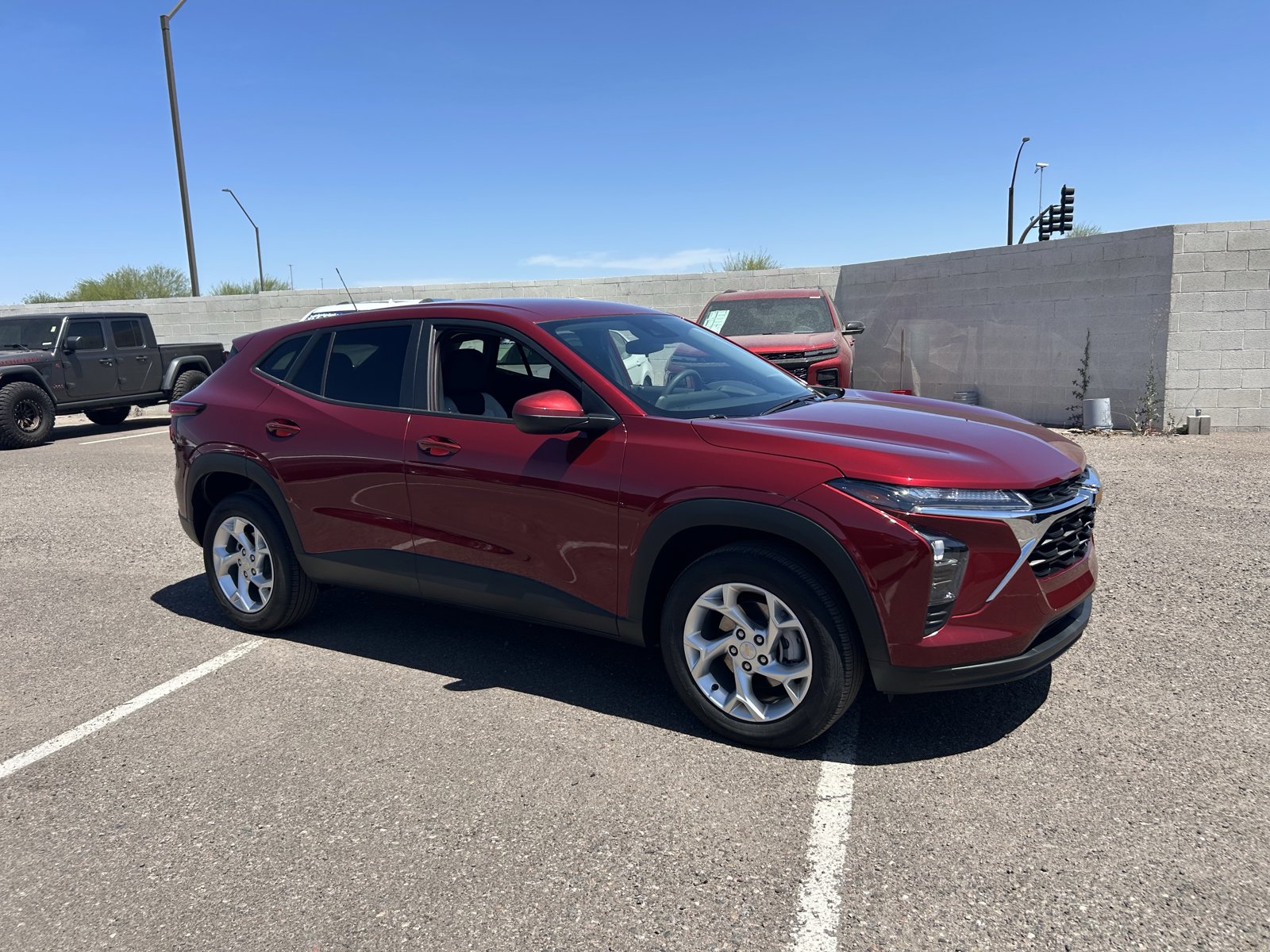 Used 2025 Chevrolet Trax LS w/ LS Convenience Package image 6