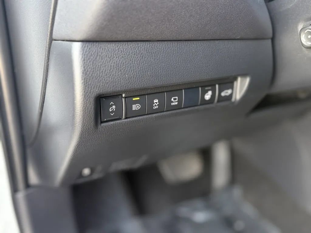 Used 2021 Toyota Venza Limited w/ Advanced Technology Package image 21