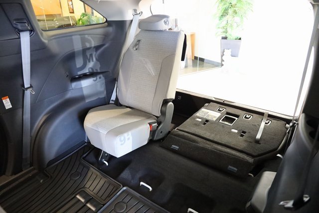 New 2025 Toyota Sienna LE image 9