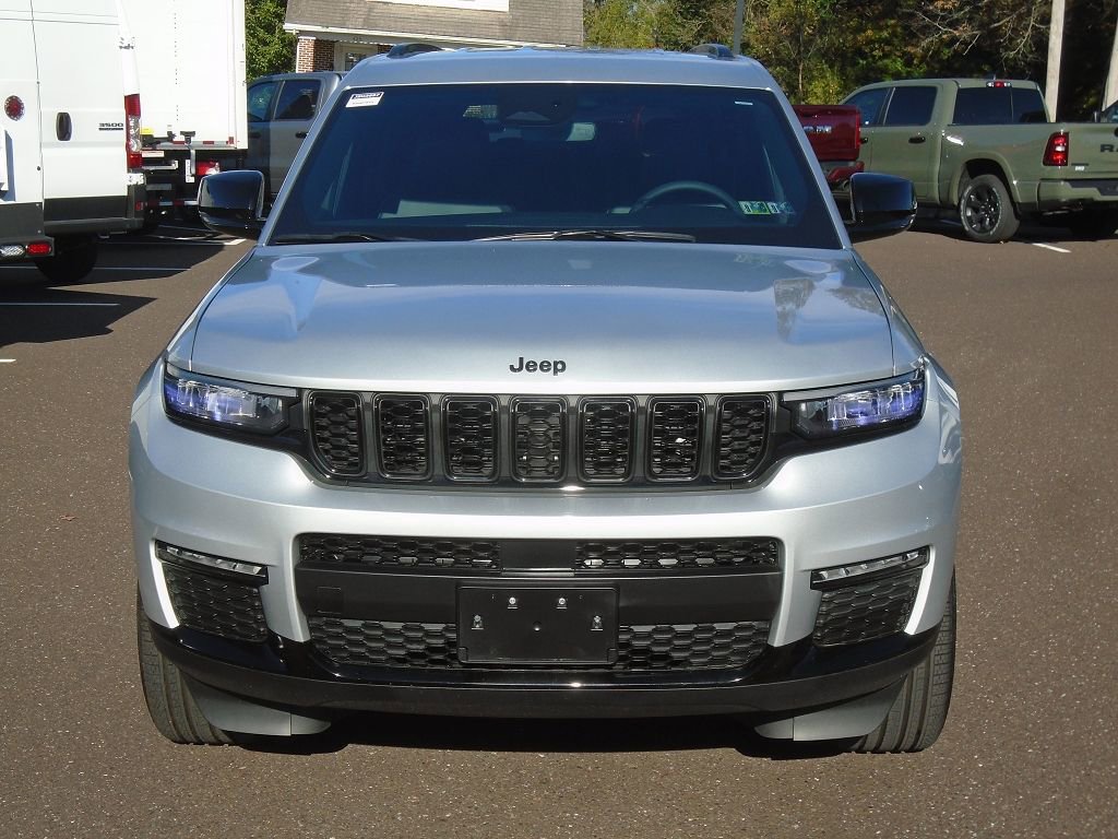 Certified 2024 Jeep Grand Cherokee L Limited w/ Black Appearance Package image 5