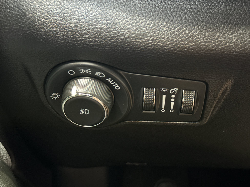 Used 2024 Jeep Compass Latitude AWD/4WD image 31