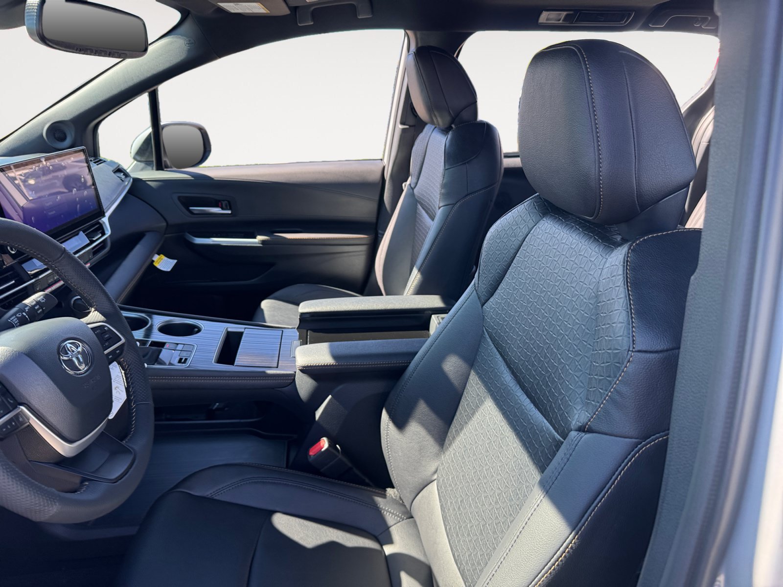 New 2026 Toyota Sienna XLE Woodland Edition AWD/4WD image 9