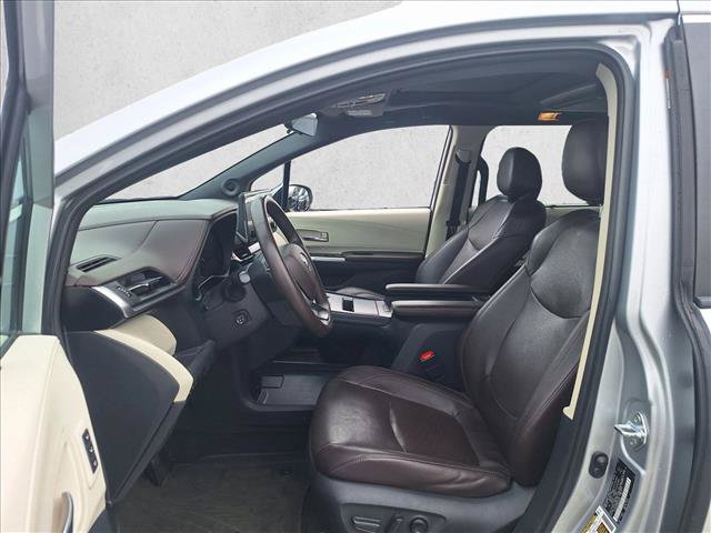 Certified 2021 Toyota Sienna Platinum FWD image 11