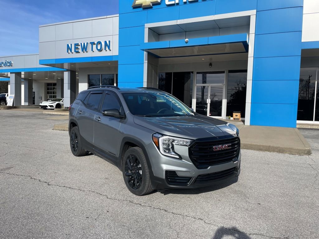 Used 2024 GMC Terrain SLE w/ Elevation Edition image 2