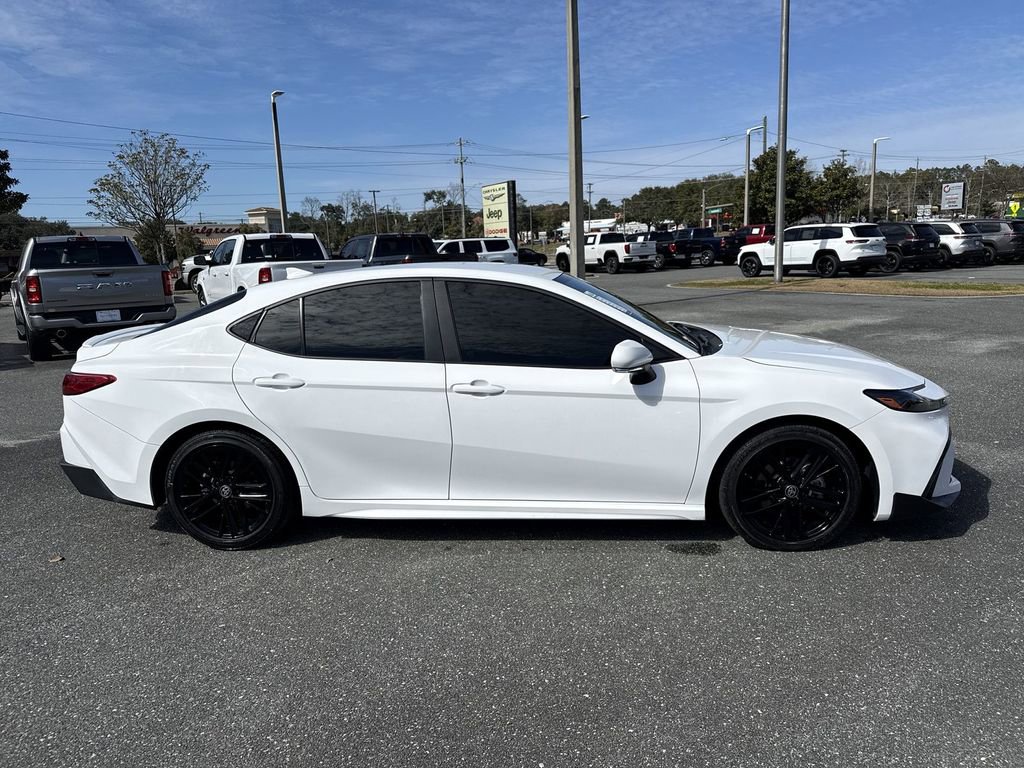 Used 2025 Toyota Camry SE w/ Convenience Package image 2